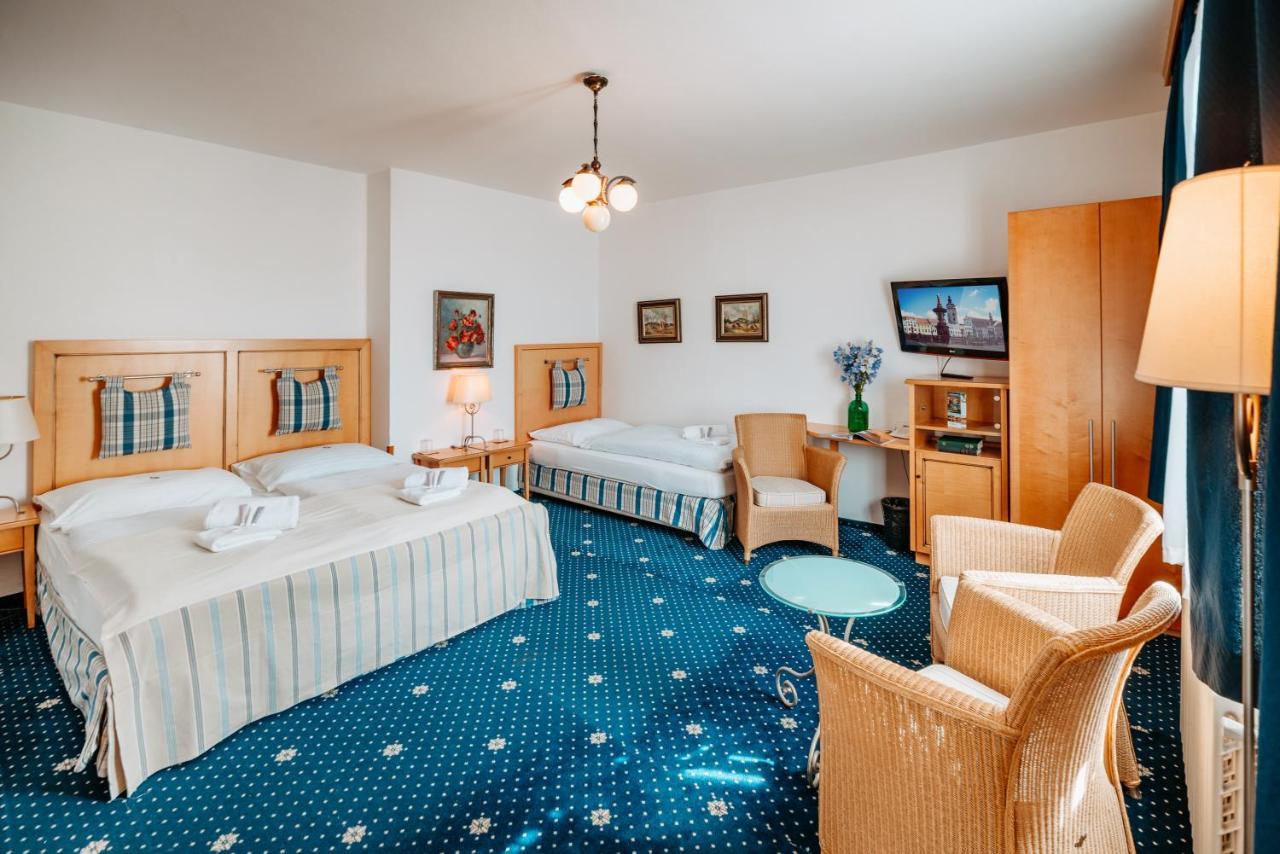 Hotel Klika เชสเกบูดิเยโจวิตเซ ภายนอก รูปภาพ