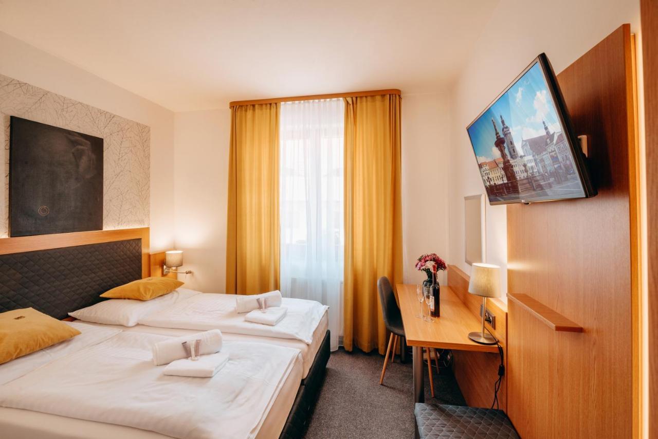 Hotel Klika เชสเกบูดิเยโจวิตเซ ภายนอก รูปภาพ