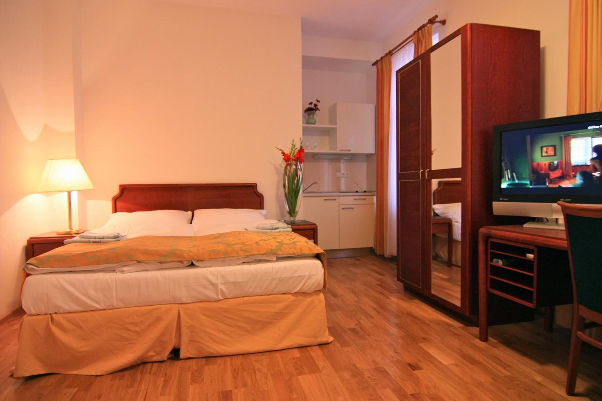 Hotel Klika เชสเกบูดิเยโจวิตเซ ภายนอก รูปภาพ